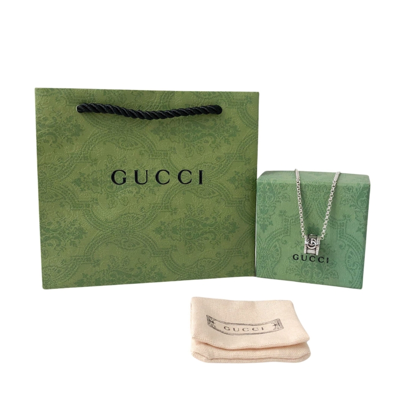 G*u*i necklaces